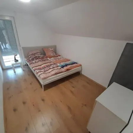 Pintyoke Vendeghaz Toserdo Lakitelek